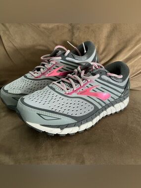 Brooks Ariel 18 Women's Running Shoes Sz 8